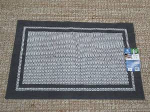 lot 29 image: Mohawk Home New Generation Rug  MetalMarble & Border, 30 x 45