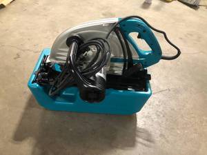 Makita  15 Amp 16-516 in. Corded Circular Saw with 32T Carbide Blade and Rip Fence Customer returns Review all pictures