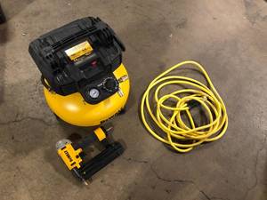 DEWALT  6 Gal. 18-Gauge Brad Nailer and Heavy-Duty Pancake Electric Air Compressor Combo Kit Customer returns Review all pictures