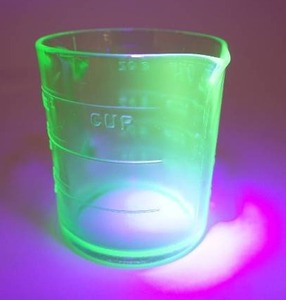 lot 13 image: Vintage Federal Glass Measuring Cup Green Depression Vaseline Uranium