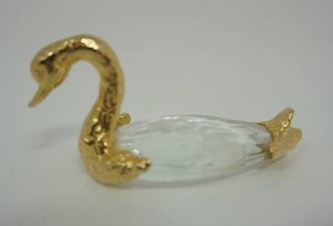 lot 30 image: Collectible Crystal and Brass Crystal Swan Figure