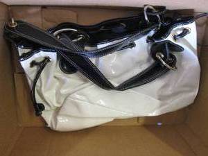 2 purses and a desk lamp ...