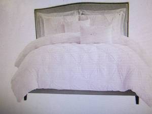Swift Home Chic Pintuck Comforter C...