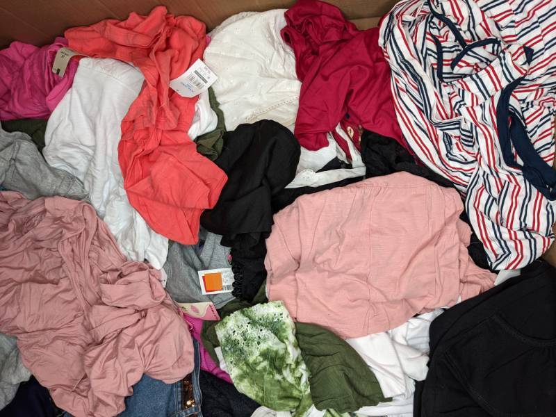 lot 69 image: New Resellers Explosion 54 Wide Box of Womens NEW Clothing & Accessories B