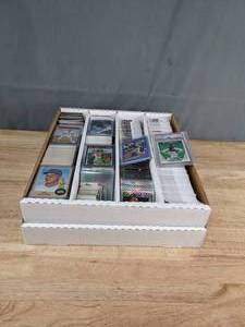 lot 39 image: Large MLB Baseball Card Collection Graded Autograph Yount Seaver U
