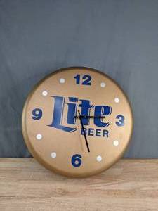 lot 44 image: Miller Lite Beer Bottle Cap Wall Clock U