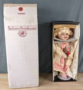 lot 150 image: The Ashton-Drake Galleries Sarah Doll with Stand  U