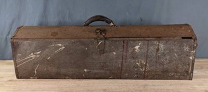 lot 60 image: Vintage Metal Tool Box with 2 Saws U