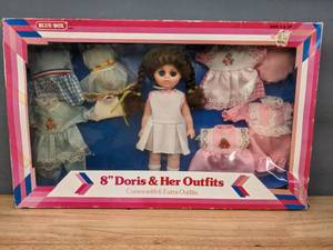 lot 147 image: Vintage Blue Box Toys 8 Doris & Her Outfits Doll  W