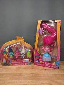 lot 144 image: New Trolls Figurine Set and Trolls Hair in the Air Poppy  W