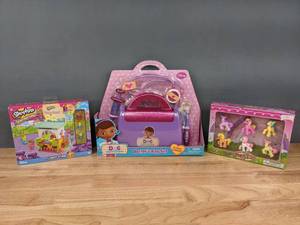 lot 146 image: New Doc McStuffins Doctors Bag Set, Shopkins Kinstructions Flower Stand and 6 Pack Fairy Pony  W