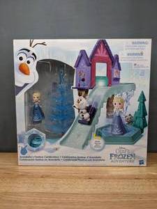 lot 55 image: NEW Disney Frozen Arendelles Festive Celebration Playset W