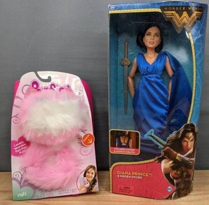 lot 164A image: Wonder Woman Diana Prince Action Figure & Pomsies Pom Pom Pet W