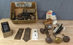 lot 89 image: Collection of Antique and Vintage Door Hardware  M