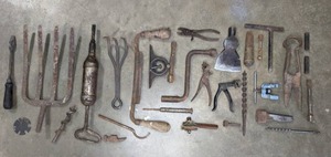 lot 273 image: Assortment of Vintage Tools R