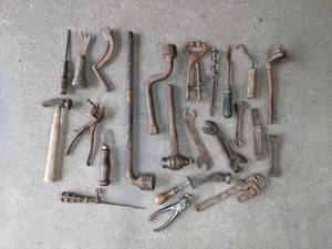 lot 269 image: Collection of Vintage Tools Hammers, Pick, Pliers, and More M