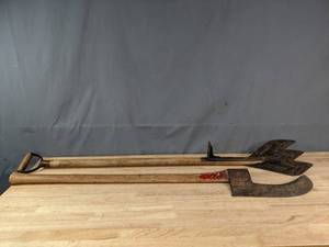 lot 233 image: Vintage Hay Knife and Brush Hook   M