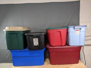lot 237 image: Lot of 6 Plastic Totes with Lids  M