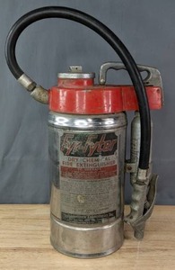 lot 92 image: Vintage Fyr-Fyter Dry Chemical Fire Extinguisher  M