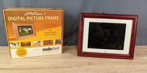 lot 357 image: Pair of Digital Picture Frames (2) R