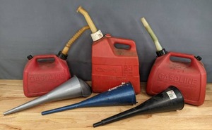 lot 372 image: (2) Rubbermaid GOTT 2.5 Gal. and 1.5 Gal. Gas Cans with Spouts and Funnels R