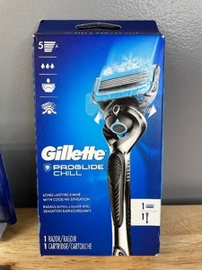 lot 52A image: 7 Brand New Gillette Proglide Chill Razor Blades & 2 New Shaving Handles Q