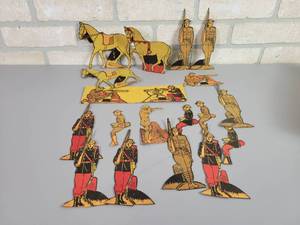 lot 44 image: Lot of WW1 Paper Soldiers and Cavalry Horses