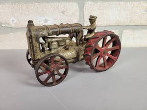 lot 50 image: Antique FORDSON Cast Iron Tractor w Driver