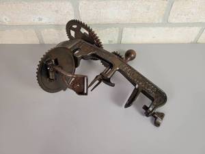 lot 67 image: Antique Cast Iron E.C. Simmons KEEN KUTTER Apple Peeler Pat. May 24,1898