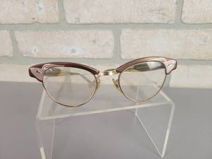 lot 71 image: Vintage 1950s60s Winged Eyeglasses - Universal Optical Co. - Made in USA - (4.5-5)