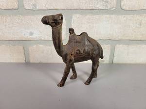 lot 84 image: Vintage Cast Iron Camel Still Bank - Approx. 4.5 x 4 x 1.5