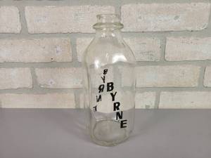 lot 92 image: Vintage BYRNE Dairy Quart Milk Bottle - Syracuse, New York