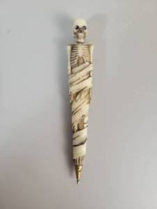 lot 113 image: Skeleton Pen - Approx. 6 Long