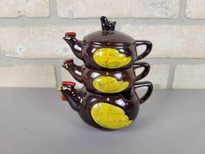 lot 124 image: Vintage Japanese Stacking Redware Chicken Sugar Bowl, Salt & Pepper Shakers