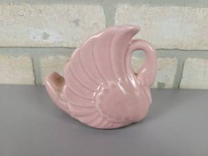 lot 121 image: Mid-Century Modern Pink Swan Planter