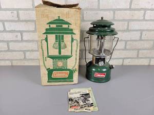 lot 18 image: 1973 COLEMAN Model 220H Gas Lantern w Original Box and Book