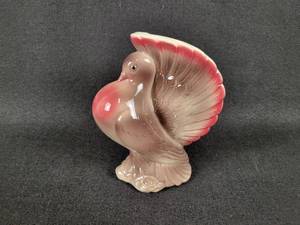 lot 138 image: Mid-Century Modern Dove Planter