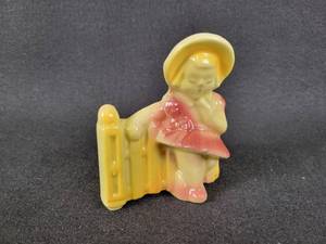 lot 140 image: Vintage Shawnee Pottery Planter