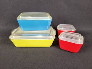 lot 21 image: 1950s PYREX Primary Colors Refrigerator Dishes