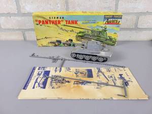 lot 163 image: Vintage Aurora German Panther Tank 14 Scale Plastic Model w Original Box