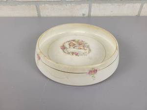 lot 169 image: 1918 Homer Laughlin China Childs Plate - Approx. 7.5 Diameter