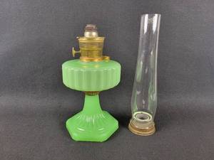lot 27 image: 1930s40s Aladdin Model B Jadeite Oil Lamp w Original Aladdin Chimney