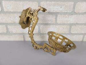 lot 196 image: Antique Cast Iron Wall Mount Oil Lamp Holder