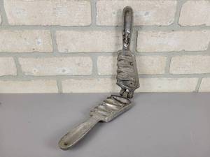 lot 208 image: Vintage H-1 Cast Aluminum Fishing Lead Sinker Mold
