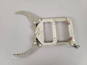lot 216 image: Vintage HAN-D-GAF Fishing Hand Gaf - Aluminum