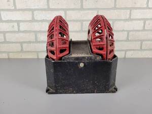 lot 218 image: Antique Cast Iron Farm Master Hog Oiler - Model 906.1