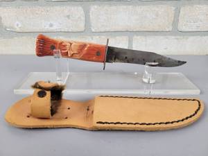 lot 239 image: Vintage Imperial Fixed Blade Knife with Sheath - Blade is Approx. 5 Long