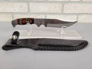 lot 237 image: Fixed Blade Knife with Sheath - Blade is Approx. 6 Long - Made in Pakistan