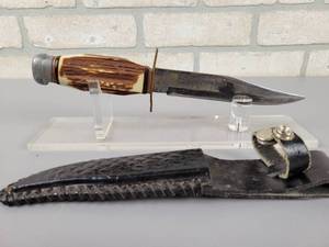 lot 234 image: Vintage Monarch 2152 Fixed Blade Knife with Sheath - Blade is Approx. 6 Long - Marked Original Bowie Knife