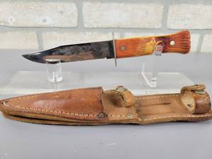 lot 233 image: Vintage Imperial Fixed Blade Knife with Sheath - Blade is Approx. 5 Long